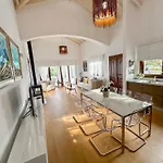 Villa Olivo Maroni